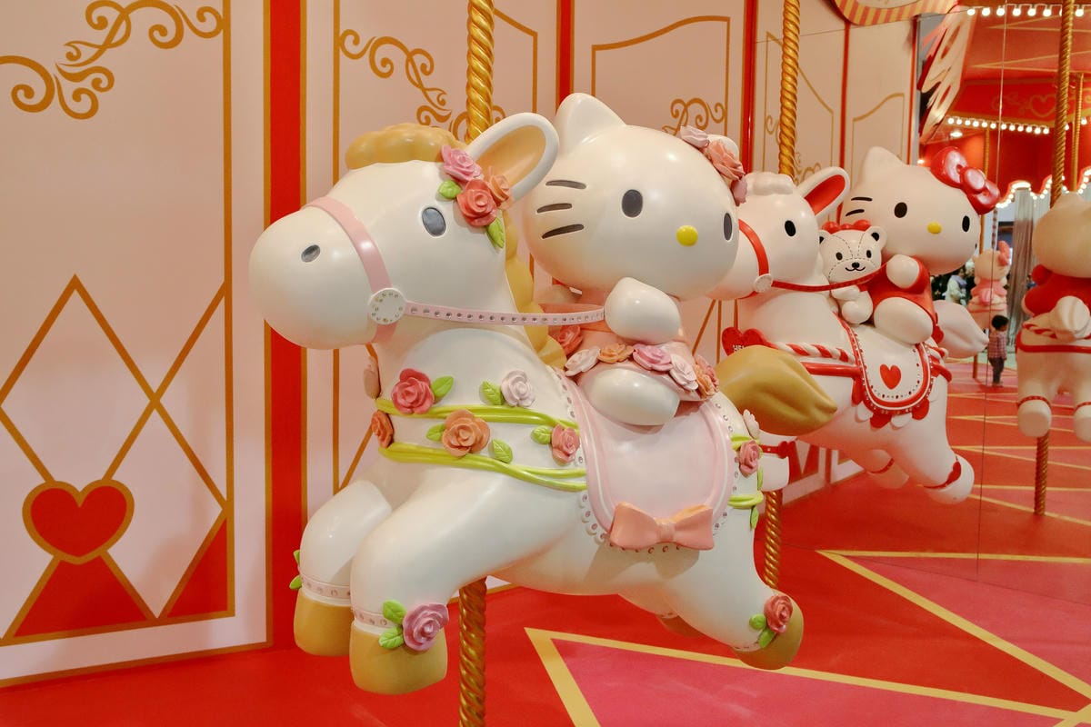 【展覽。台北】HELLO KITTY GO AROUND歡樂嘉年華～KITTY控注意了！！超華麗的三麗鷗盛會，今年絕不可錯過的超夢幻展覽‎！！（展場全攻略，文末抽獎贈票）