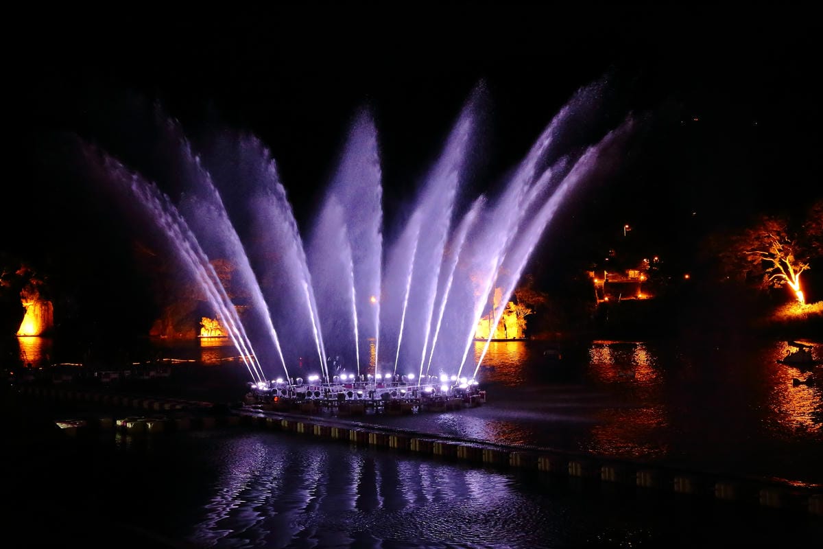 【遊。新店】碧潭水舞燈光秀～聖誕節去哪狂歡？不只新北耶誕城超漂亮，碧潭夜間燈光秀浪漫推薦！