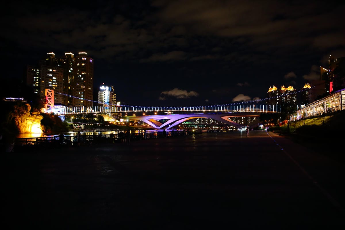 【遊。新店】碧潭水舞燈光秀～聖誕節去哪狂歡？不只新北耶誕城超漂亮，碧潭夜間燈光秀浪漫推薦！