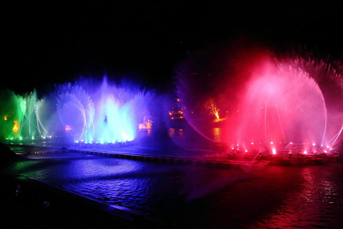 【遊。新店】碧潭水舞燈光秀～聖誕節去哪狂歡？不只新北耶誕城超漂亮，碧潭夜間燈光秀浪漫推薦！