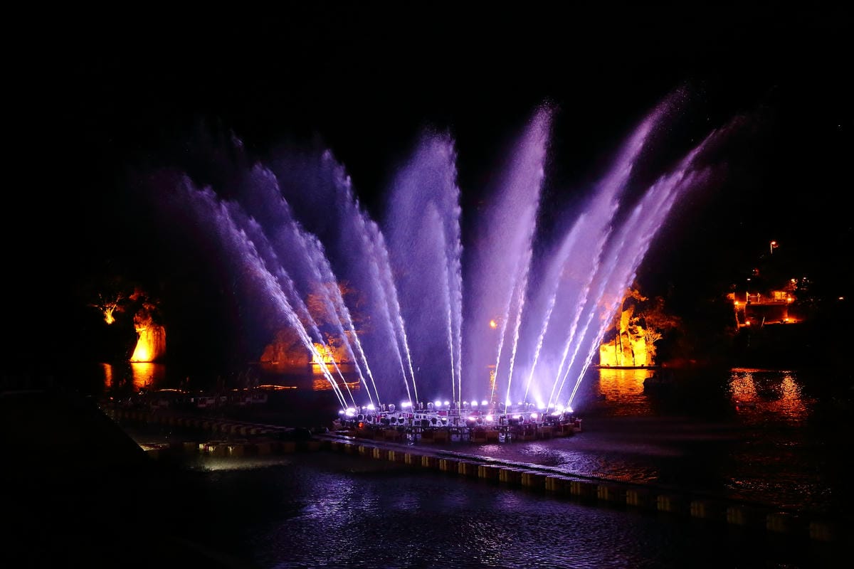 【遊。新店】碧潭水舞燈光秀～聖誕節去哪狂歡？不只新北耶誕城超漂亮，碧潭夜間燈光秀浪漫推薦！