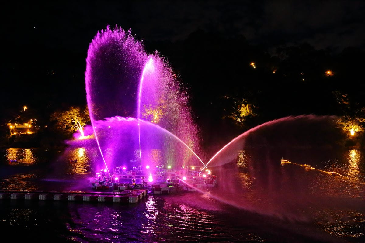 【遊。新店】碧潭水舞燈光秀～聖誕節去哪狂歡？不只新北耶誕城超漂亮，碧潭夜間燈光秀浪漫推薦！