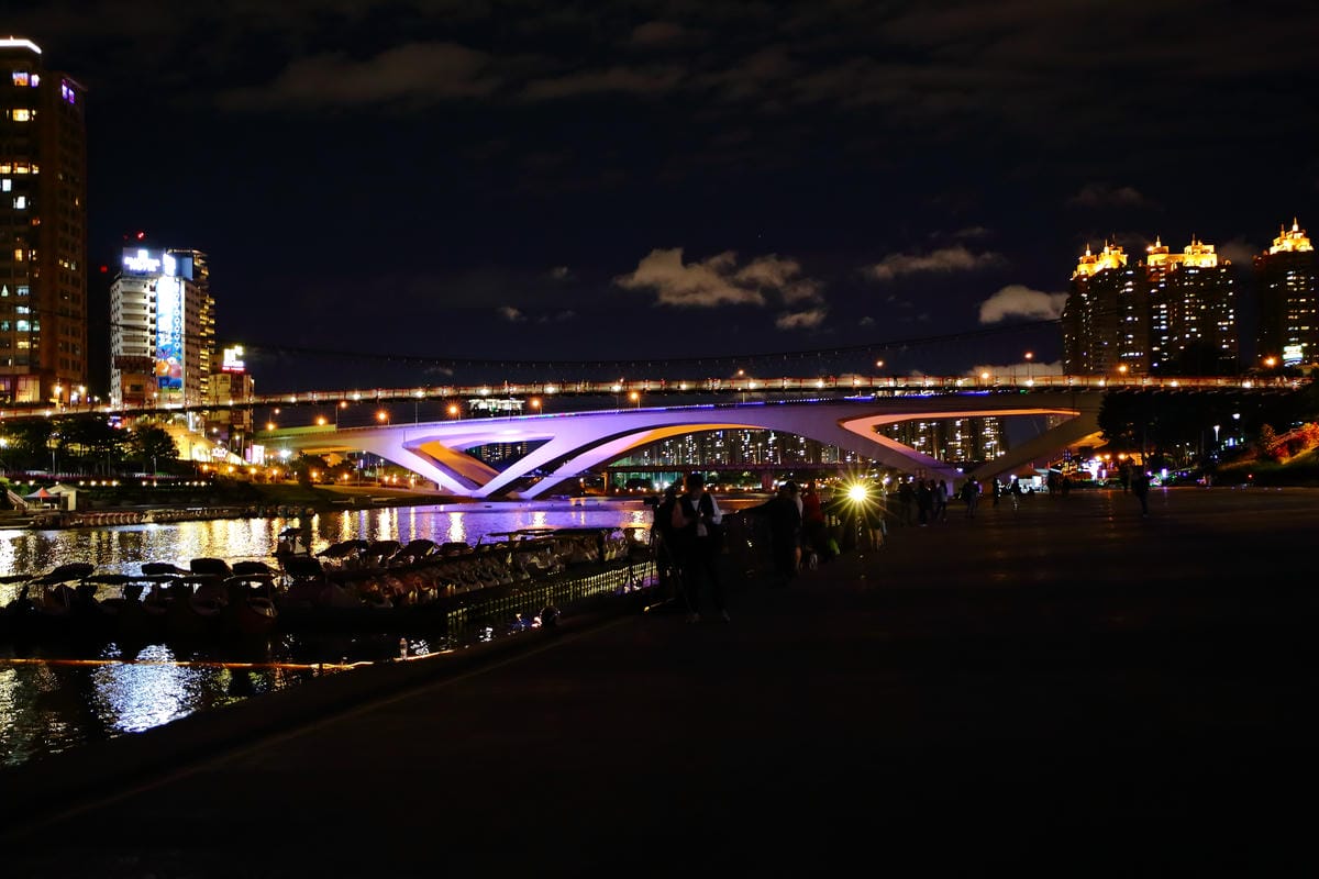 【遊。新店】碧潭水舞燈光秀～聖誕節去哪狂歡？不只新北耶誕城超漂亮，碧潭夜間燈光秀浪漫推薦！