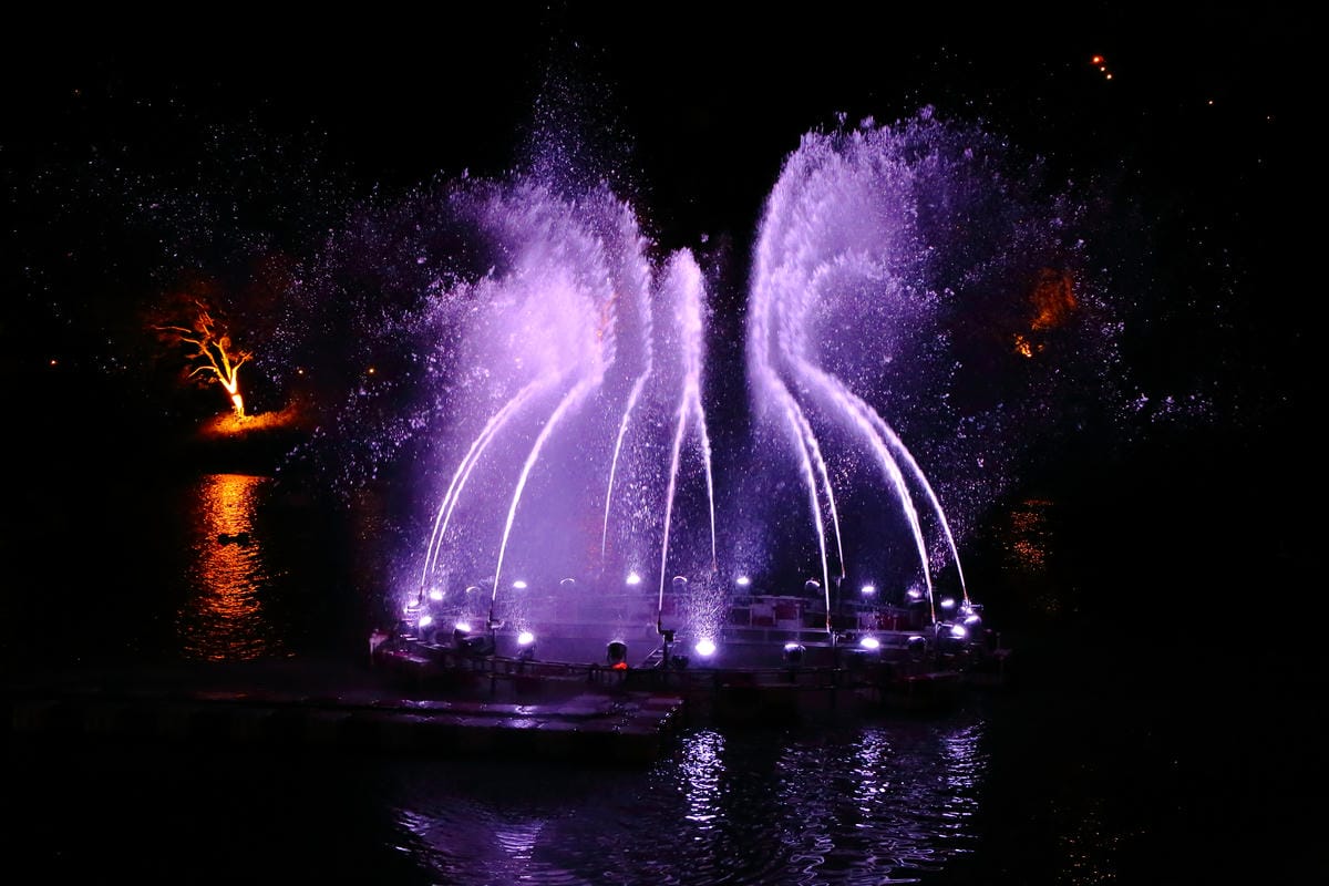 【遊。新店】碧潭水舞燈光秀～聖誕節去哪狂歡？不只新北耶誕城超漂亮，碧潭夜間燈光秀浪漫推薦！