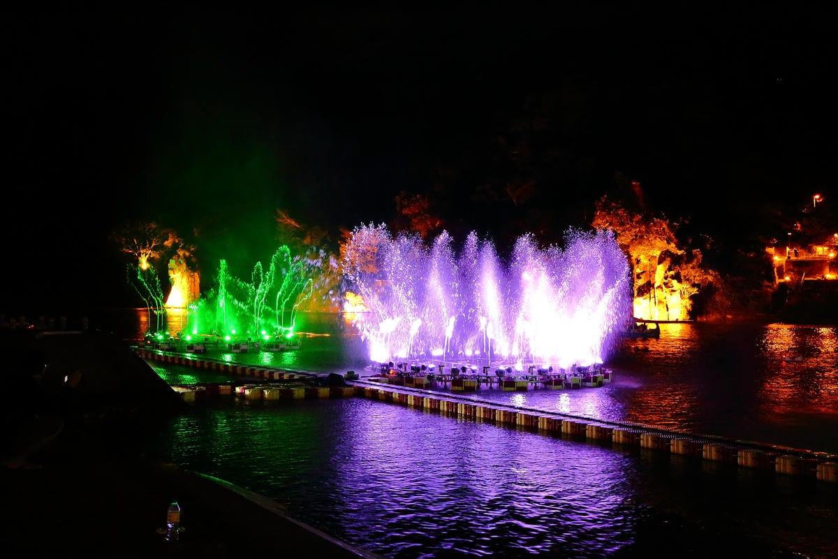 【遊。新店】碧潭水舞燈光秀～聖誕節去哪狂歡？不只新北耶誕城超漂亮，碧潭夜間燈光秀浪漫推薦！