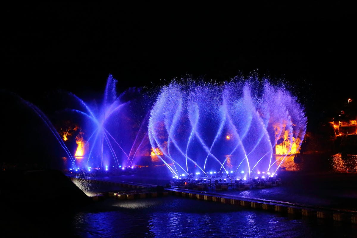 【遊。新店】碧潭水舞燈光秀～聖誕節去哪狂歡？不只新北耶誕城超漂亮，碧潭夜間燈光秀浪漫推薦！