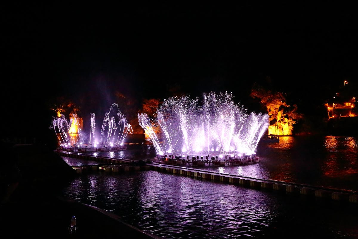 【遊。新店】碧潭水舞燈光秀～聖誕節去哪狂歡？不只新北耶誕城超漂亮，碧潭夜間燈光秀浪漫推薦！