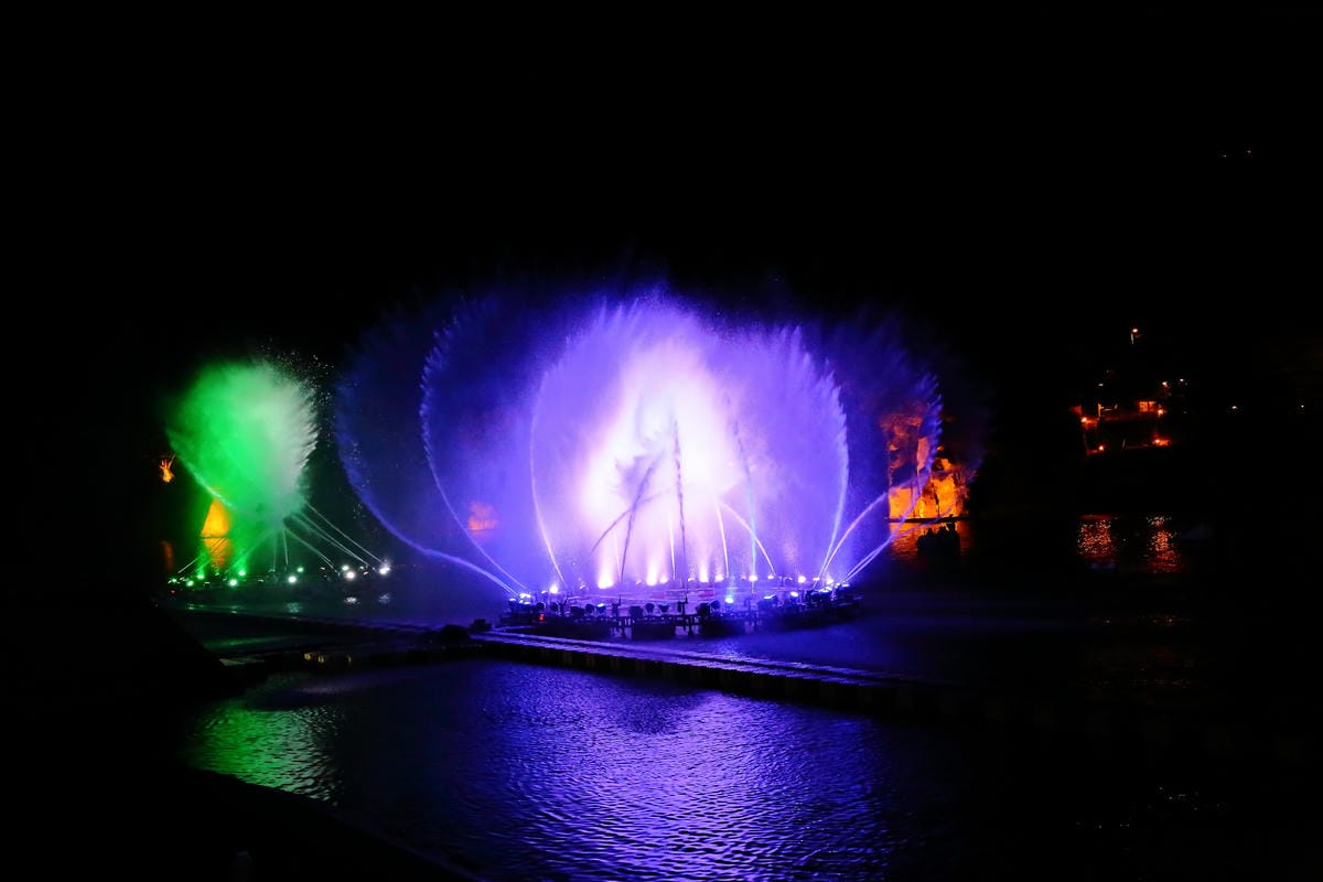 【遊。新店】碧潭水舞燈光秀～聖誕節去哪狂歡？不只新北耶誕城超漂亮，碧潭夜間燈光秀浪漫推薦！