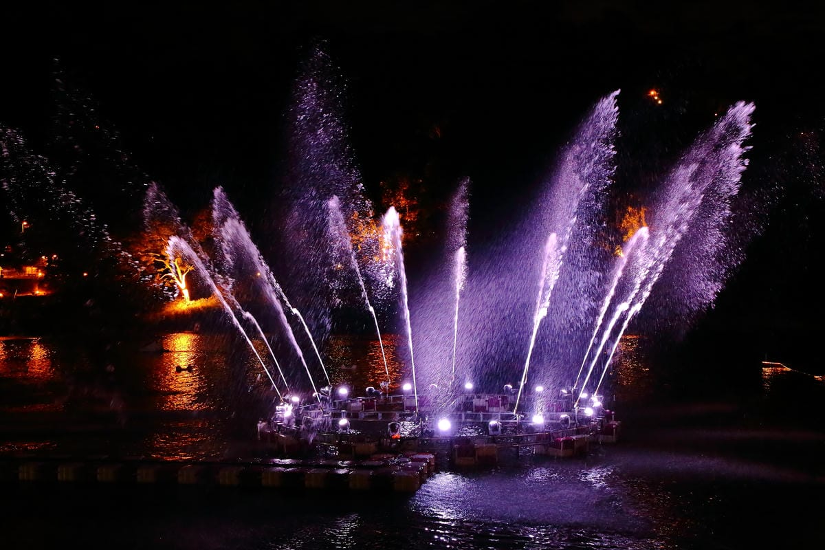 【遊。新店】碧潭水舞燈光秀～聖誕節去哪狂歡？不只新北耶誕城超漂亮，碧潭夜間燈光秀浪漫推薦！