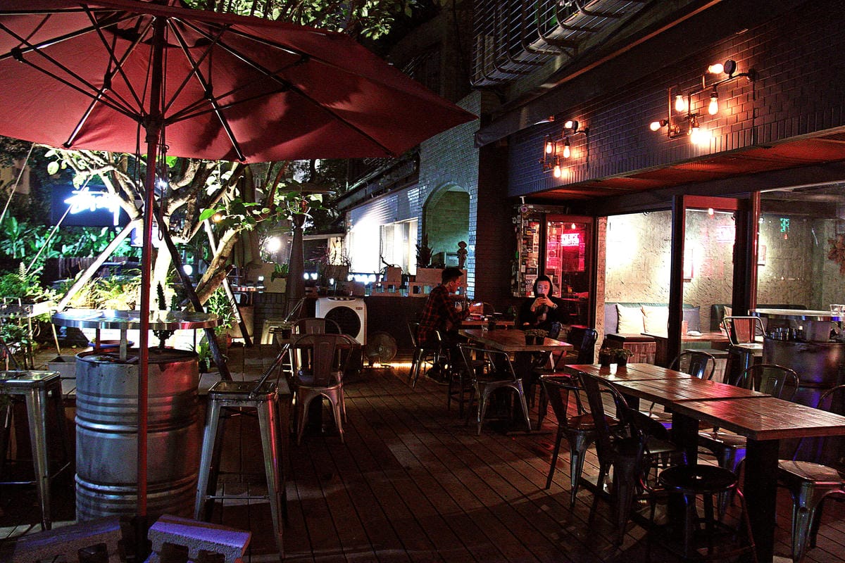 【食。台北】dé PLACE cafe & bistro～下班去哪兒？美食．餐酒．咖啡廳，東區餐酒館，小酌微醺好去處