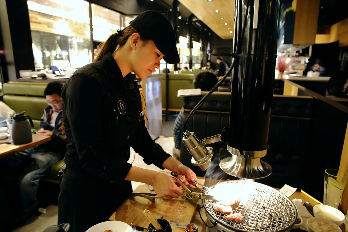 【食。台北】牧島燒肉專門店～台中知名排隊燒肉店。肉食控必吃！套餐無敵，專人桌邊服務烤肉也能很享受！（2017年全新菜單）