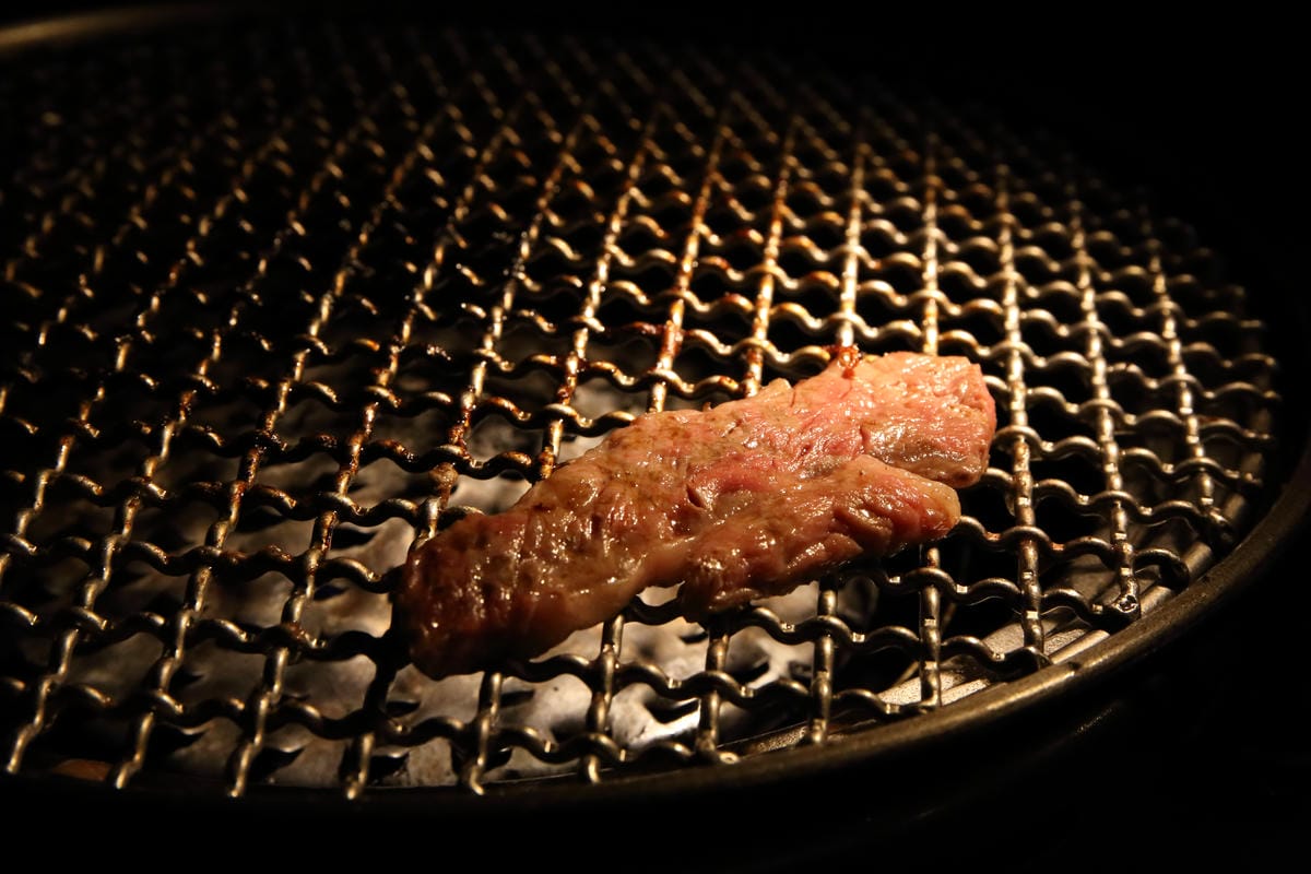 【食。台北】牧島燒肉專門店～台中知名排隊燒肉店。肉食控必吃！套餐無敵，專人桌邊服務烤肉也能很享受！（2017年全新菜單）