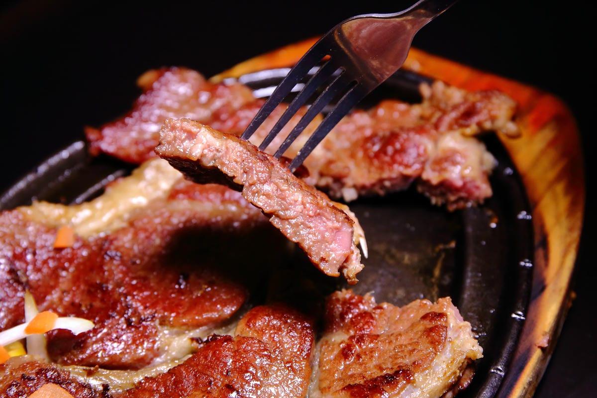 【食。蘆洲】大廟厚切牛排～近蘆洲廟口夜市，平價”大”份量美食，就是要讓你大口吃肉！（文末抽獎，美味牛排加碼jo malone 英國梨香水）　