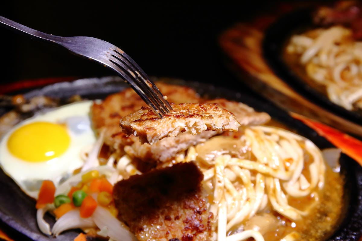 【食。蘆洲】大廟厚切牛排～近蘆洲廟口夜市，平價”大”份量美食，就是要讓你大口吃肉！（文末抽獎，美味牛排加碼jo malone 英國梨香水）　