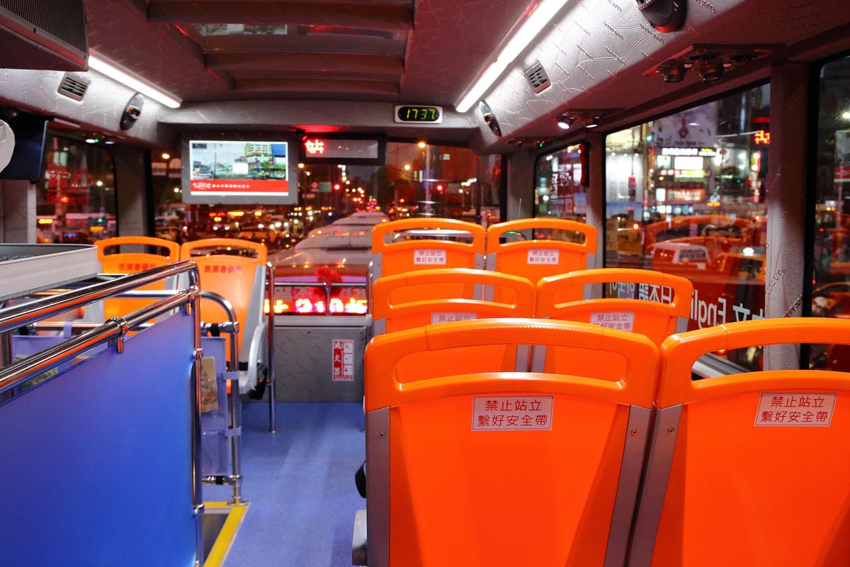 【遊。台北】台北雙層觀光巴士正式啟航～露天雙層巴士帶你遨遊台北市，你看過這樣的夜景嗎？（怎麼搭看這裡）　