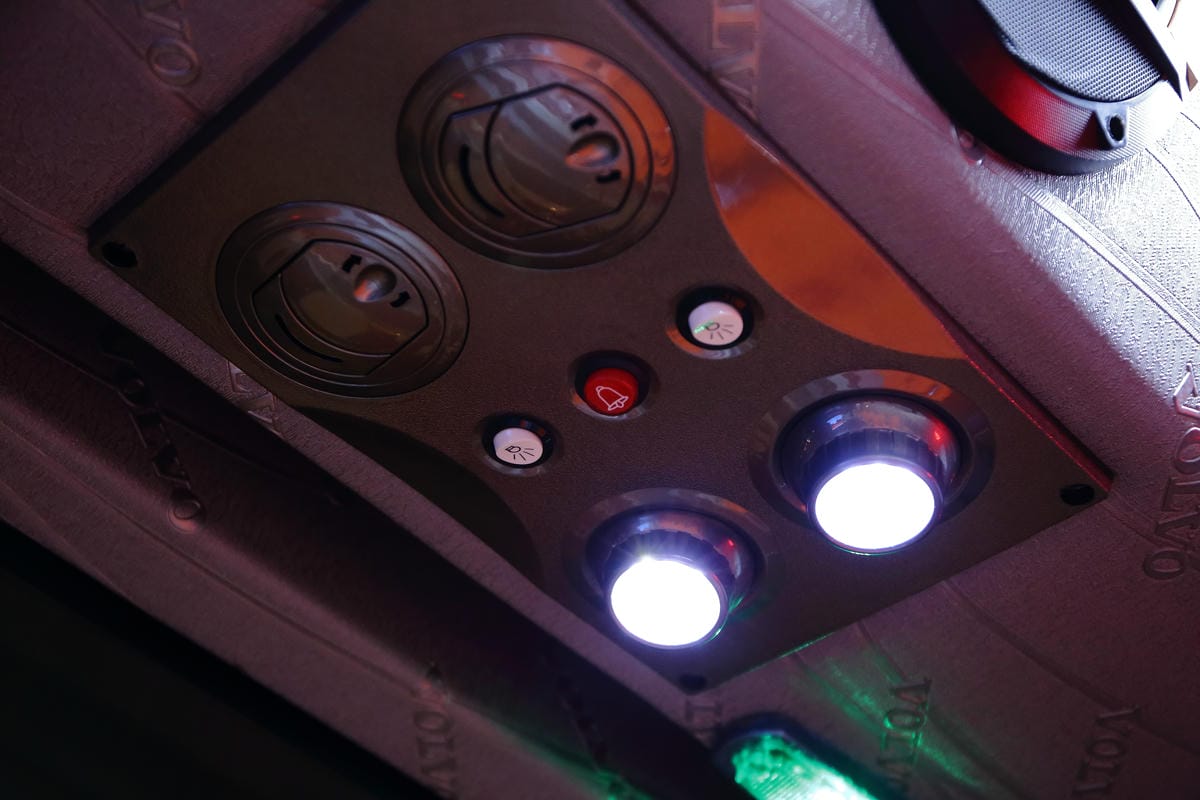 【遊。台北】台北雙層觀光巴士正式啟航～露天雙層巴士帶你遨遊台北市，你看過這樣的夜景嗎？（怎麼搭看這裡）　