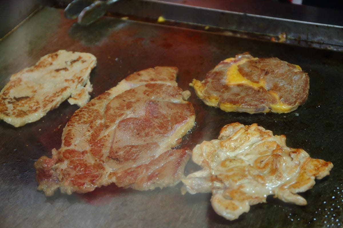 【食。蘆洲】大廟厚切牛排～近蘆洲廟口夜市，平價”大”份量美食，就是要讓你大口吃肉！（文末抽獎，美味牛排加碼jo malone 英國梨香水）　