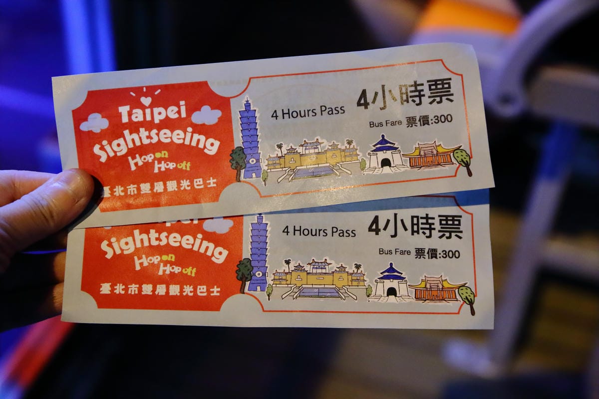 【遊。台北】台北雙層觀光巴士正式啟航～露天雙層巴士帶你遨遊台北市，你看過這樣的夜景嗎？（怎麼搭看這裡）　