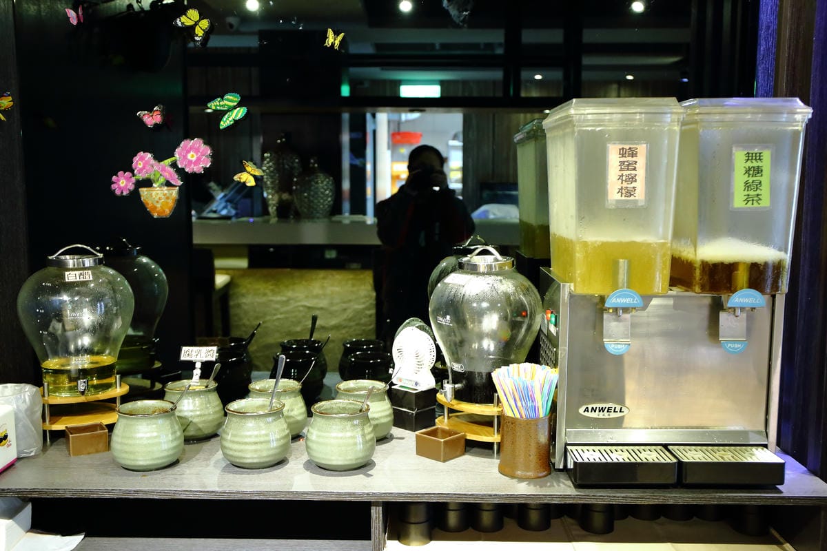 【食。台北】肉多多火鍋-肉品專賣店～就是狂！巨無霸肉盤！沒吃到真的會遺憾！