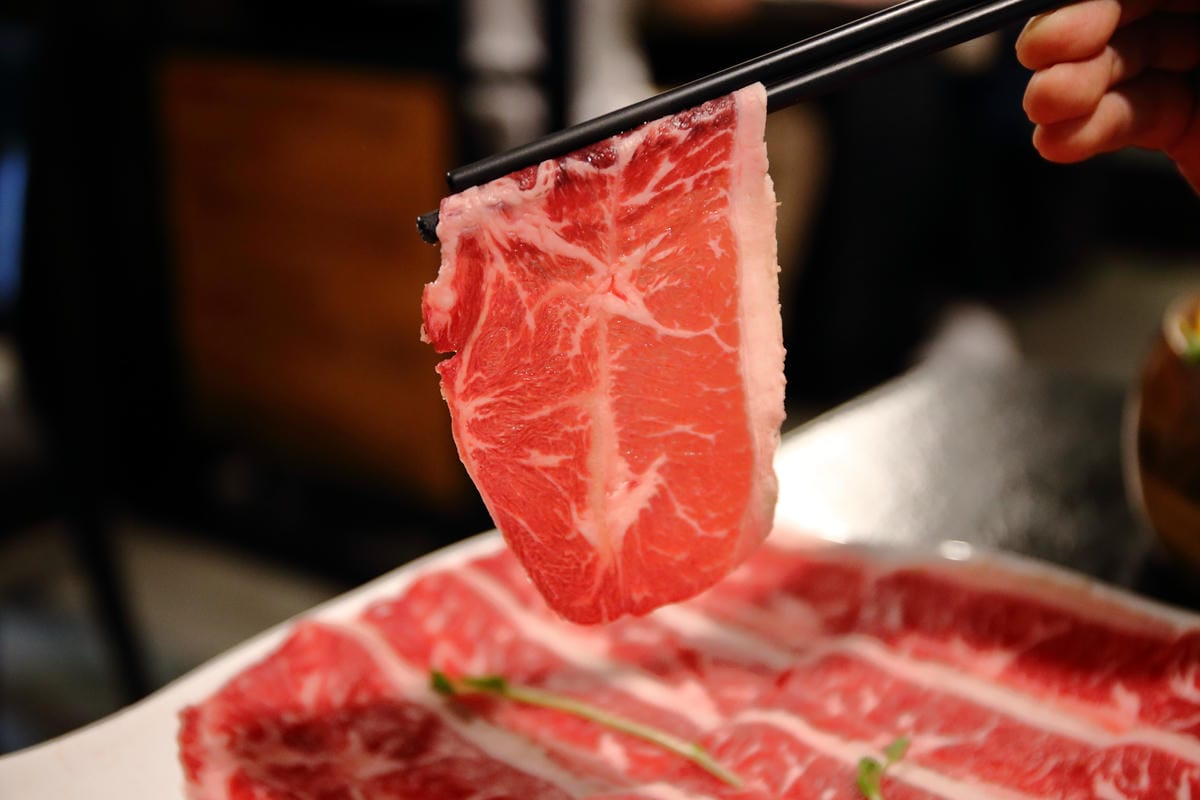 【食。台北】肉多多火鍋-肉品專賣店～就是狂！巨無霸肉盤！沒吃到真的會遺憾！