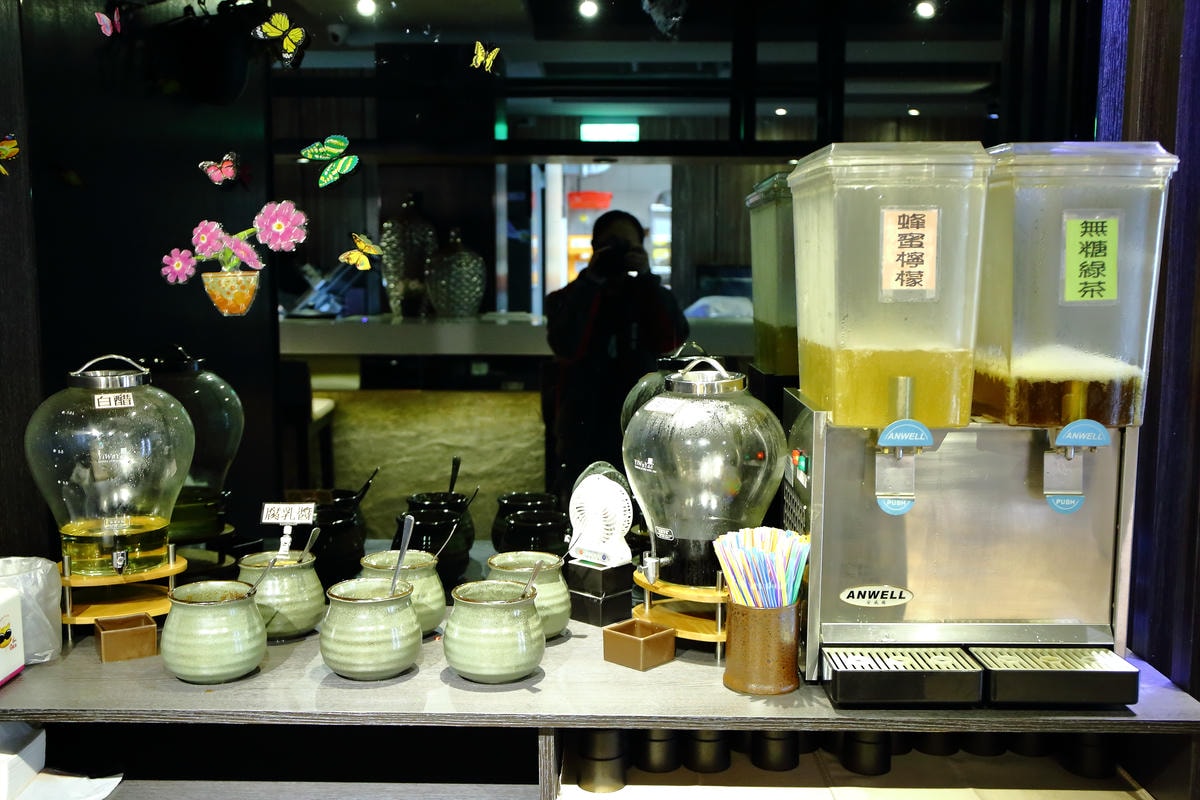 【食。台北】肉多多火鍋-肉品專賣店就是狂!巨無霸肉盤!沒吃到真的會遺憾!