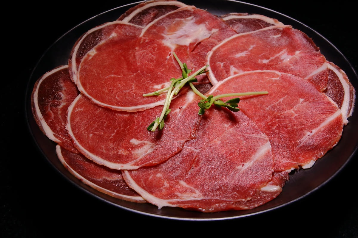 【食。台北】肉多多火鍋-肉品專賣店就是狂!巨無霸肉盤!沒吃到真的會遺憾!