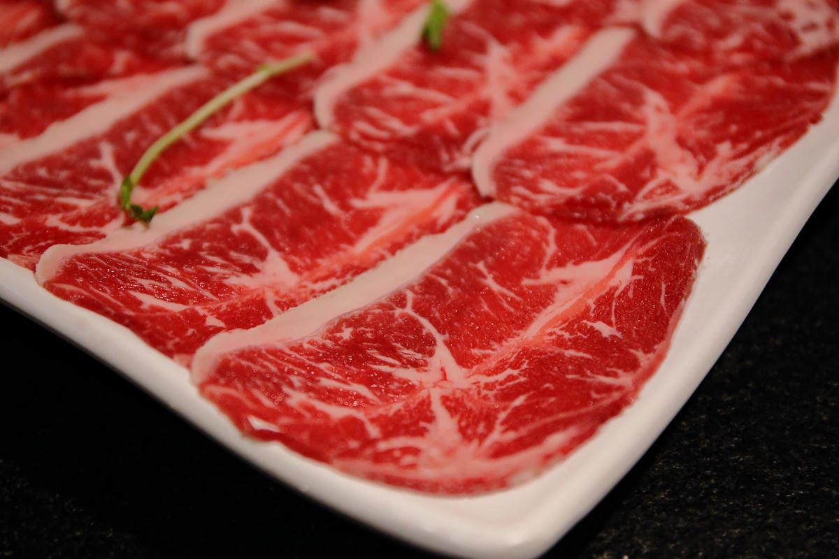 【食。台北】肉多多火鍋-肉品專賣店～就是狂！巨無霸肉盤！沒吃到真的會遺憾！