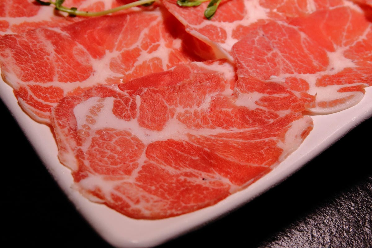 【食。台北】肉多多火鍋-肉品專賣店～就是狂！巨無霸肉盤！沒吃到真的會遺憾！