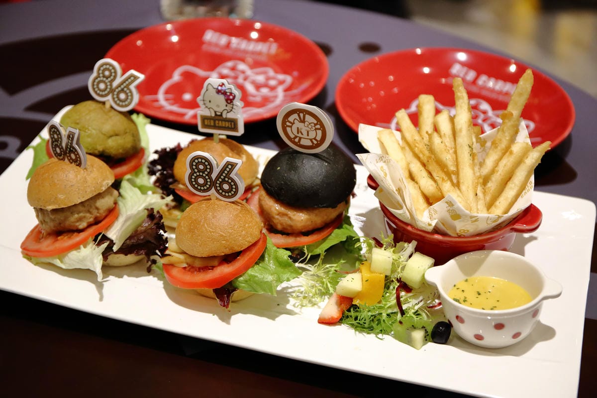 【食。林口】Hello Kitty Red Carpet美式餐廳～全台首間！好萊塢新話題Hello Kitty搖滾登場，百變造型，另類Kitty瘋潮即將席捲全台（1/28試營運搶先看，文末贈獨家KITTY禮物）　