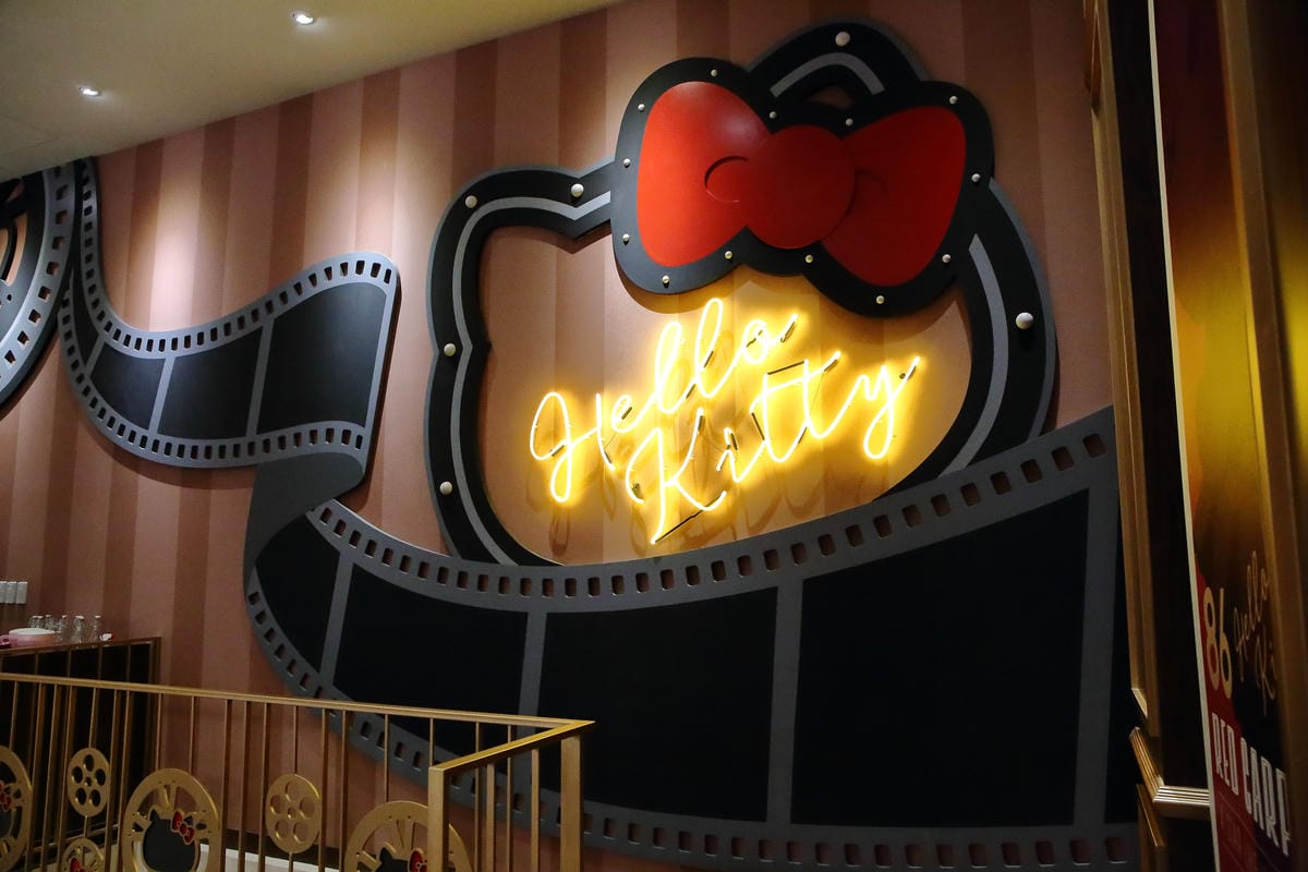 【食。林口】Hello Kitty Red Carpet美式餐廳～全台首間！好萊塢新話題Hello Kitty搖滾登場，百變造型，另類Kitty瘋潮即將席捲全台（1/28試營運搶先看，文末贈獨家KITTY禮物）　
