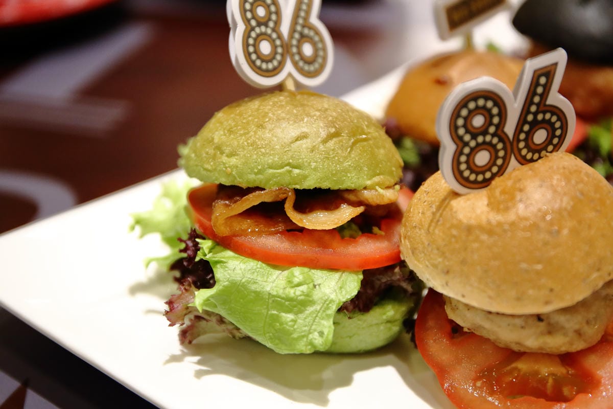 【食。林口】Hello Kitty Red Carpet美式餐廳～全台首間！好萊塢新話題Hello Kitty搖滾登場，百變造型，另類Kitty瘋潮即將席捲全台（1/28試營運搶先看，文末贈獨家KITTY禮物）　