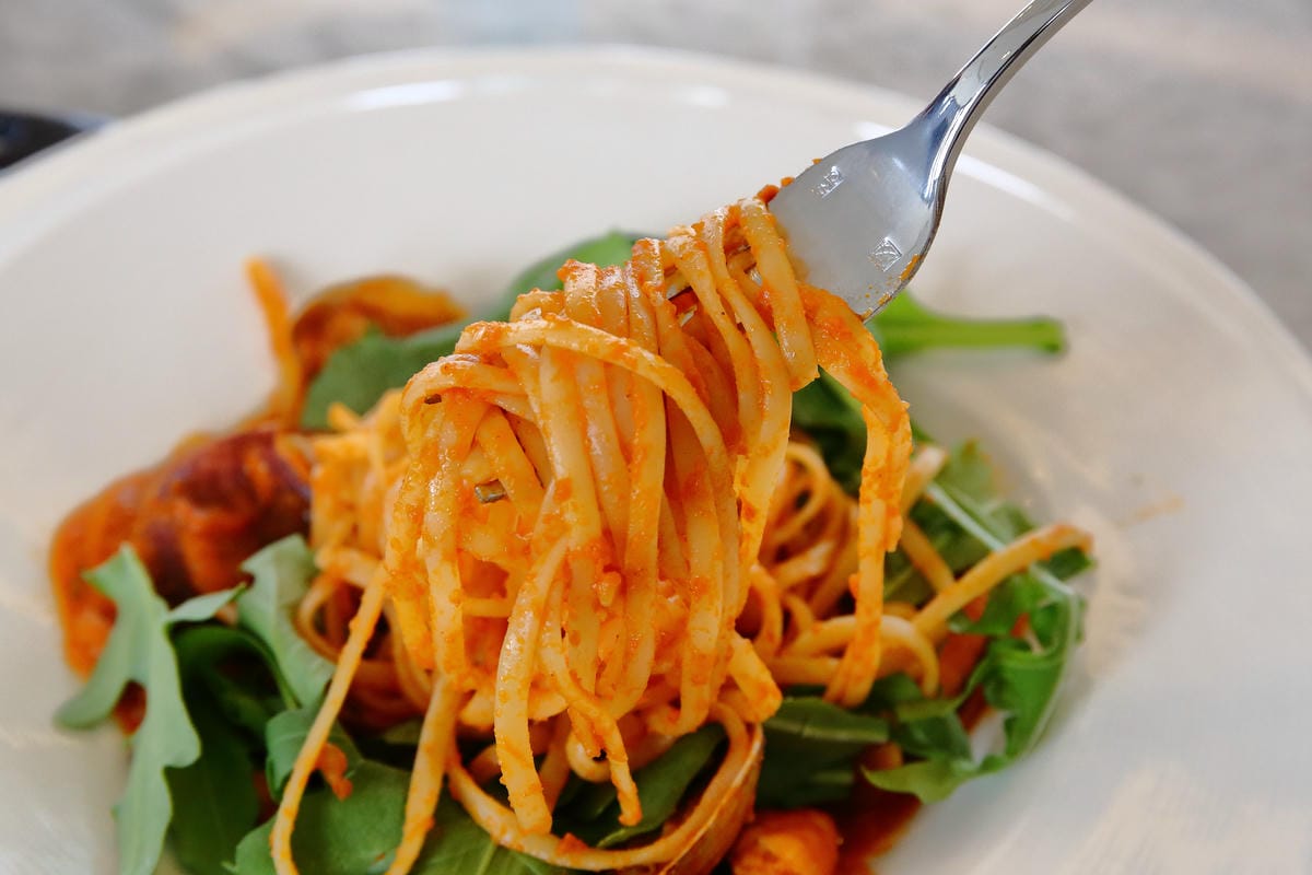 【食。平鎮】HoneyWood Cafe～IG新熱門打卡景點出爐！非拍不可！夢幻玫瑰花牆讓你拍個夠！