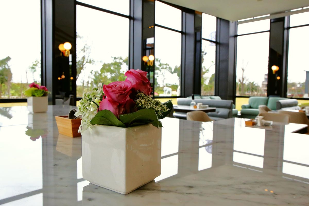 【食。平鎮】HoneyWood Cafe～IG新熱門打卡景點出爐！非拍不可！夢幻玫瑰花牆讓你拍個夠！