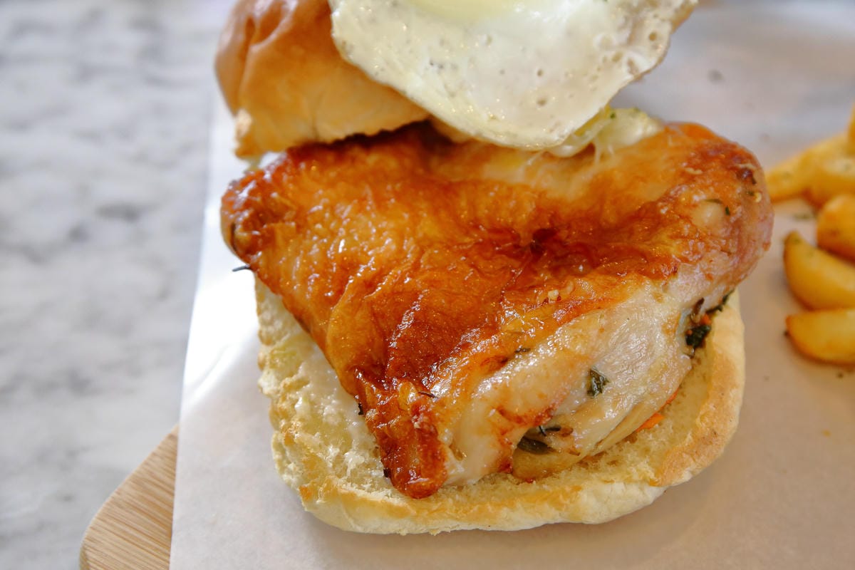 【食。平鎮】HoneyWood Cafe～IG新熱門打卡景點出爐！非拍不可！夢幻玫瑰花牆讓你拍個夠！