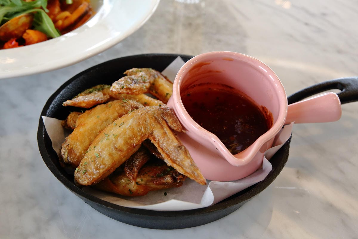 【食。平鎮】HoneyWood Cafe～IG新熱門打卡景點出爐！非拍不可！夢幻玫瑰花牆讓你拍個夠！