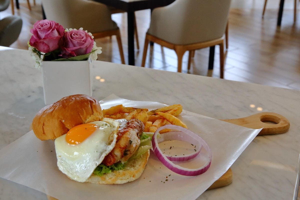 【食。平鎮】HoneyWood Cafe～IG新熱門打卡景點出爐！非拍不可！夢幻玫瑰花牆讓你拍個夠！