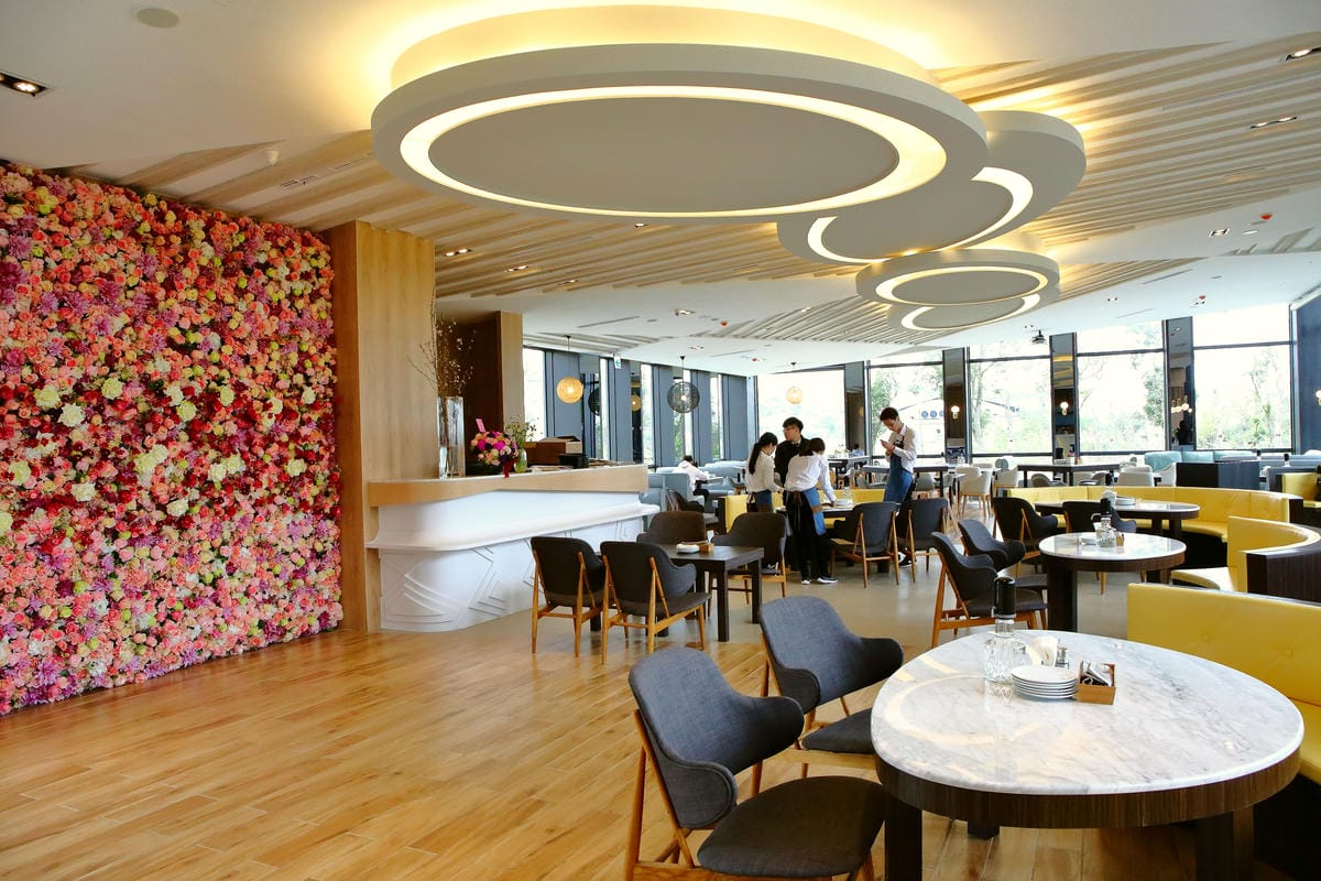 【食。平鎮】HoneyWood Cafe～IG新熱門打卡景點出爐！非拍不可！夢幻玫瑰花牆讓你拍個夠！