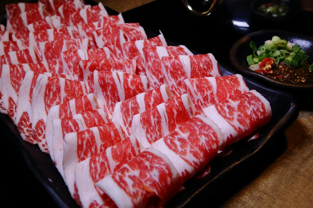 【食。內湖】金鍋盃二館～內湖火鍋。霸氣火鍋果然名不虛傳！大胃王海陸火鍋霸氣登場，菜吃不夠可以加，就是不怕客人吃，只怕肚子塞不下！