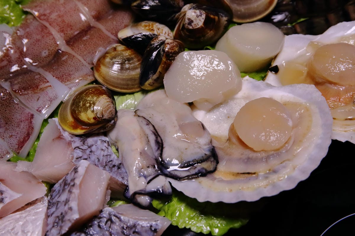 【食。內湖】金鍋盃二館～內湖火鍋。霸氣火鍋果然名不虛傳！大胃王海陸火鍋霸氣登場，菜吃不夠可以加，就是不怕客人吃，只怕肚子塞不下！