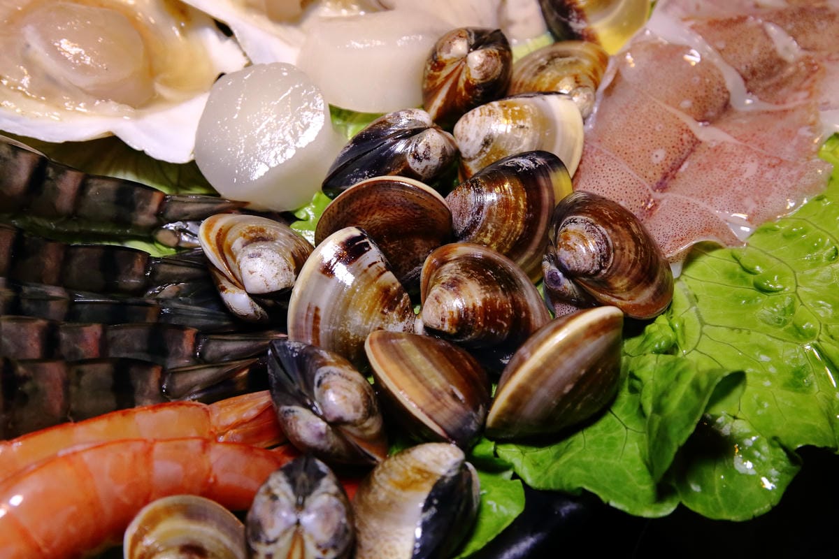 【食。內湖】金鍋盃二館～內湖火鍋。霸氣火鍋果然名不虛傳！大胃王海陸火鍋霸氣登場，菜吃不夠可以加，就是不怕客人吃，只怕肚子塞不下！