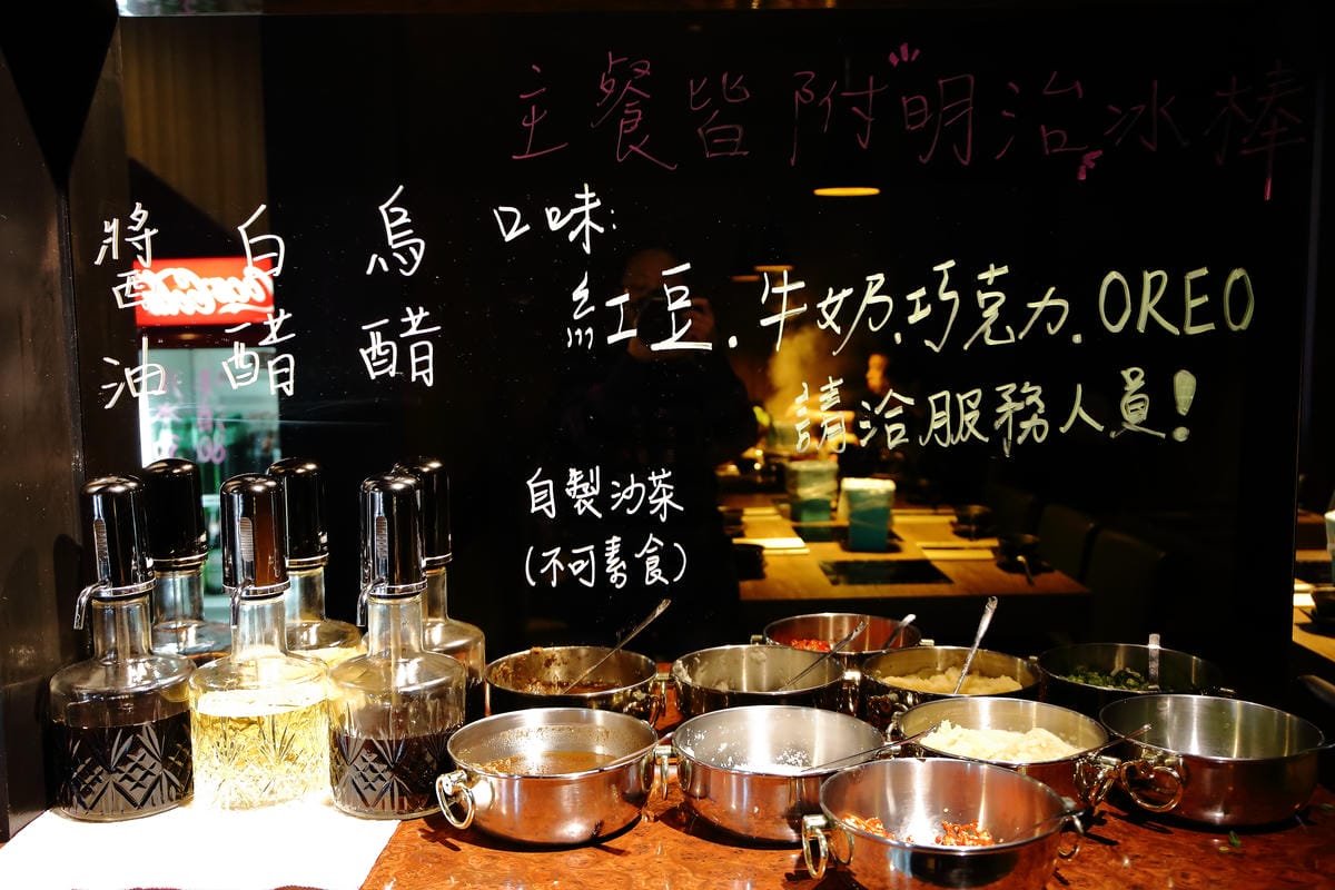 【食。內湖】金鍋盃二館～內湖火鍋。霸氣火鍋果然名不虛傳！大胃王海陸火鍋霸氣登場，菜吃不夠可以加，就是不怕客人吃，只怕肚子塞不下！