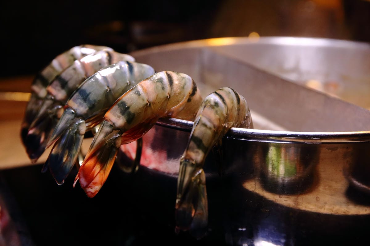 【食。內湖】金鍋盃二館～內湖火鍋。霸氣火鍋果然名不虛傳！大胃王海陸火鍋霸氣登場，菜吃不夠可以加，就是不怕客人吃，只怕肚子塞不下！