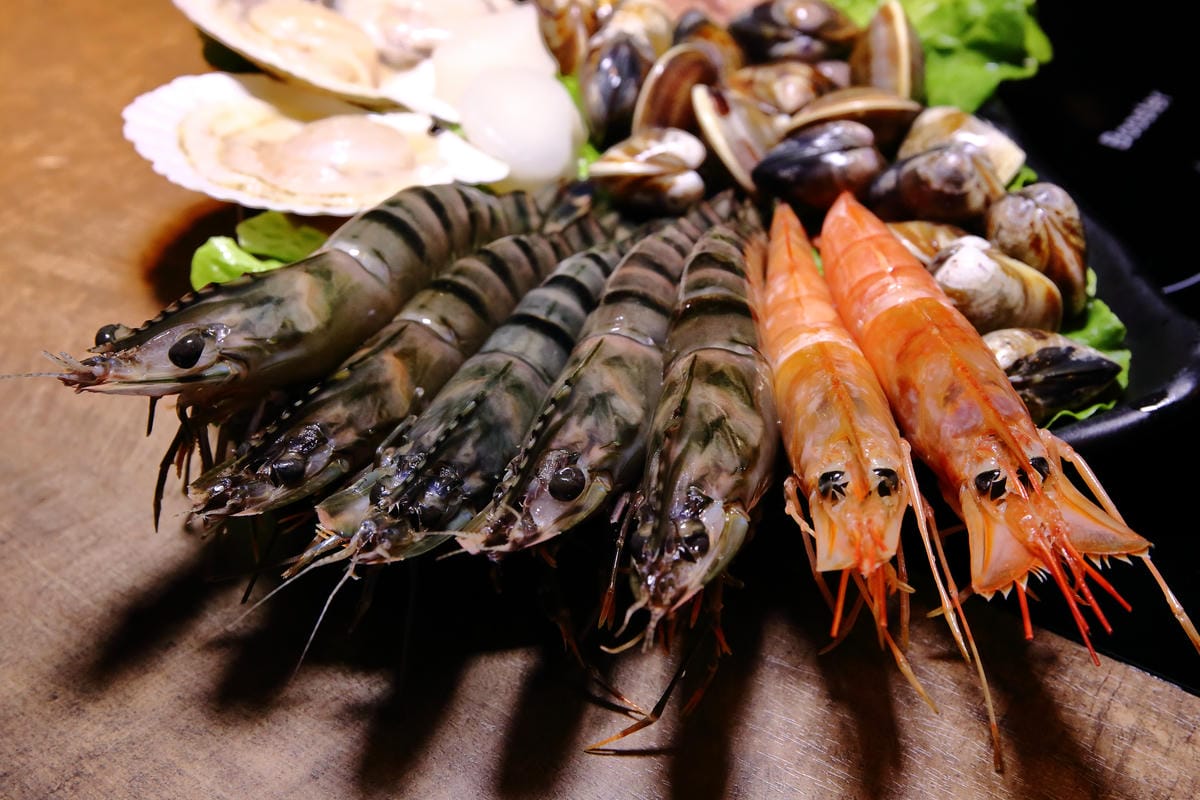 【食。內湖】金鍋盃二館～內湖火鍋。霸氣火鍋果然名不虛傳！大胃王海陸火鍋霸氣登場，菜吃不夠可以加，就是不怕客人吃，只怕肚子塞不下！