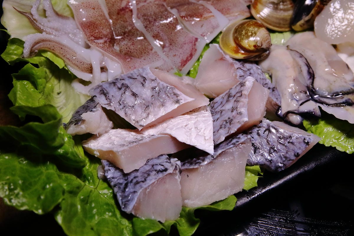 【食。內湖】金鍋盃二館～內湖火鍋。霸氣火鍋果然名不虛傳！大胃王海陸火鍋霸氣登場，菜吃不夠可以加，就是不怕客人吃，只怕肚子塞不下！