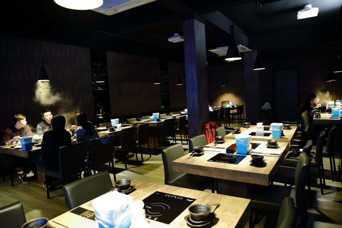 【食。內湖】金鍋盃二館～內湖火鍋。霸氣火鍋果然名不虛傳！大胃王海陸火鍋霸氣登場，菜吃不夠可以加，就是不怕客人吃，只怕肚子塞不下！