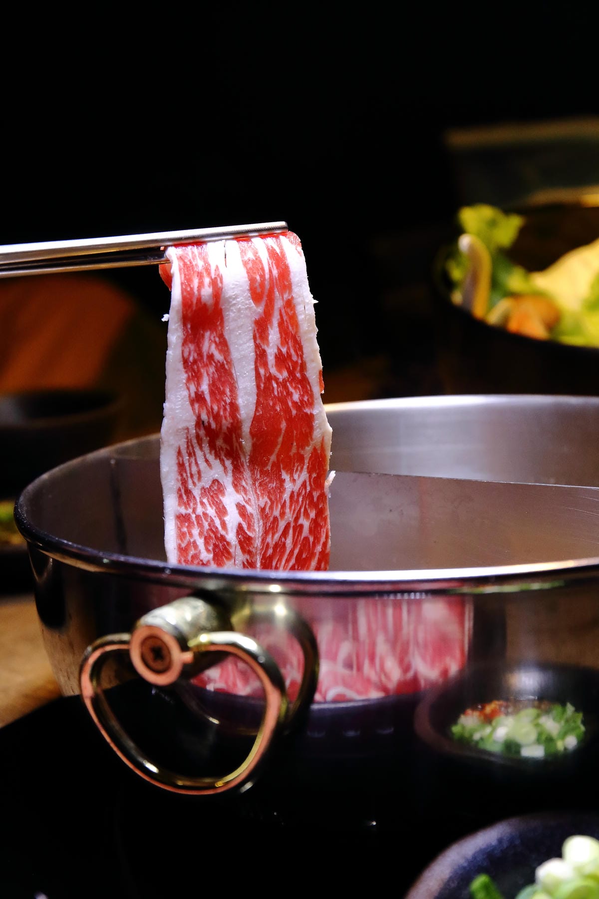 【食。內湖】金鍋盃二館～內湖火鍋。霸氣火鍋果然名不虛傳！大胃王海陸火鍋霸氣登場，菜吃不夠可以加，就是不怕客人吃，只怕肚子塞不下！