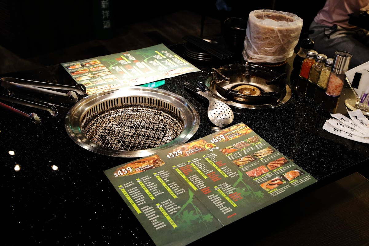 【食。萬華】瓦崎燒烤火鍋～霸氣！燒烤、火鍋、啤酒全包吃到飽，老闆不怕你吃，就怕你吃不下！