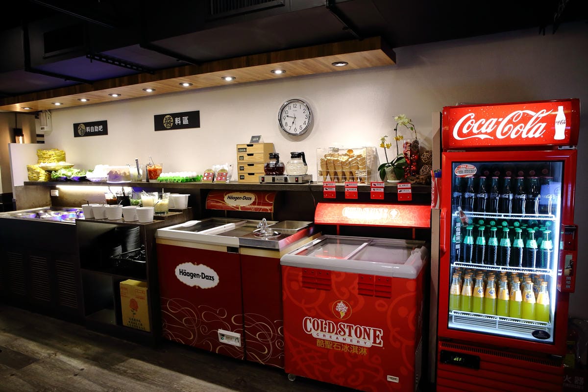 【食。萬華】瓦崎燒烤火鍋～霸氣！燒烤、火鍋、啤酒全包吃到飽，老闆不怕你吃，就怕你吃不下！