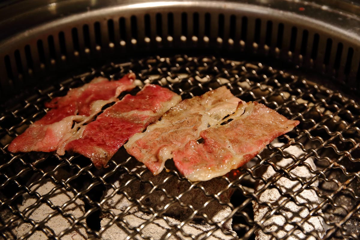 【食。萬華】瓦崎燒烤火鍋～霸氣！燒烤、火鍋、啤酒全包吃到飽，老闆不怕你吃，就怕你吃不下！