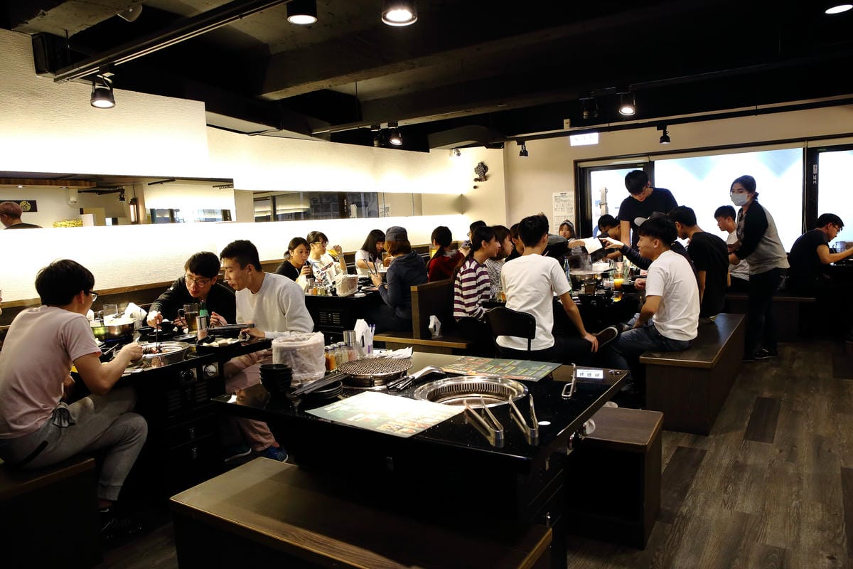 【食。萬華】瓦崎燒烤火鍋～霸氣！燒烤、火鍋、啤酒全包吃到飽，老闆不怕你吃，就怕你吃不下！